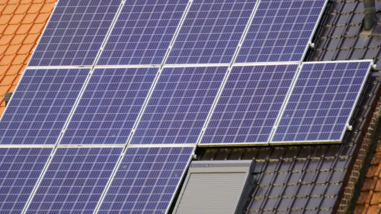 Hibrit Güneş Sistemi: Off-Grid ve Şebeke Arasında Akıllı Çözüm