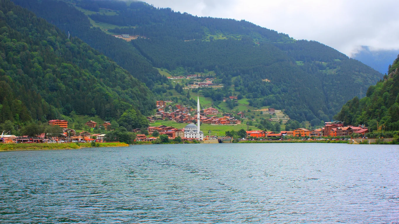 Uzungöl: Nasıl Gidilir, Ziyaret Rehberi ve Pratik Bilgiler – 3 Uzungöl: Nasıl Gidilir, Ziyaret Rehberi ve Pratik Bilgiler – 3