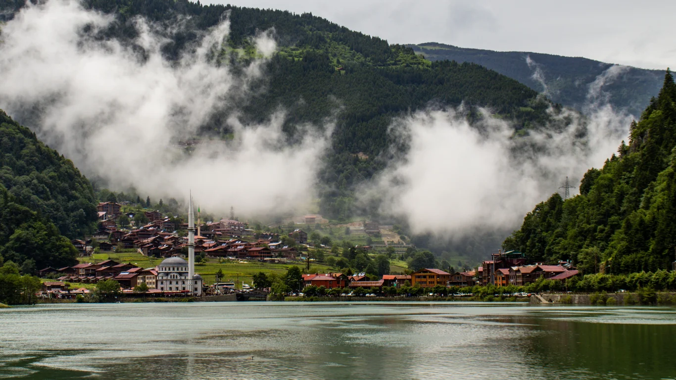 Uzungöl: Nasıl Gidilir, Ziyaret Rehberi ve Pratik Bilgiler – 4 Uzungöl: Nasıl Gidilir, Ziyaret Rehberi ve Pratik Bilgiler – 4