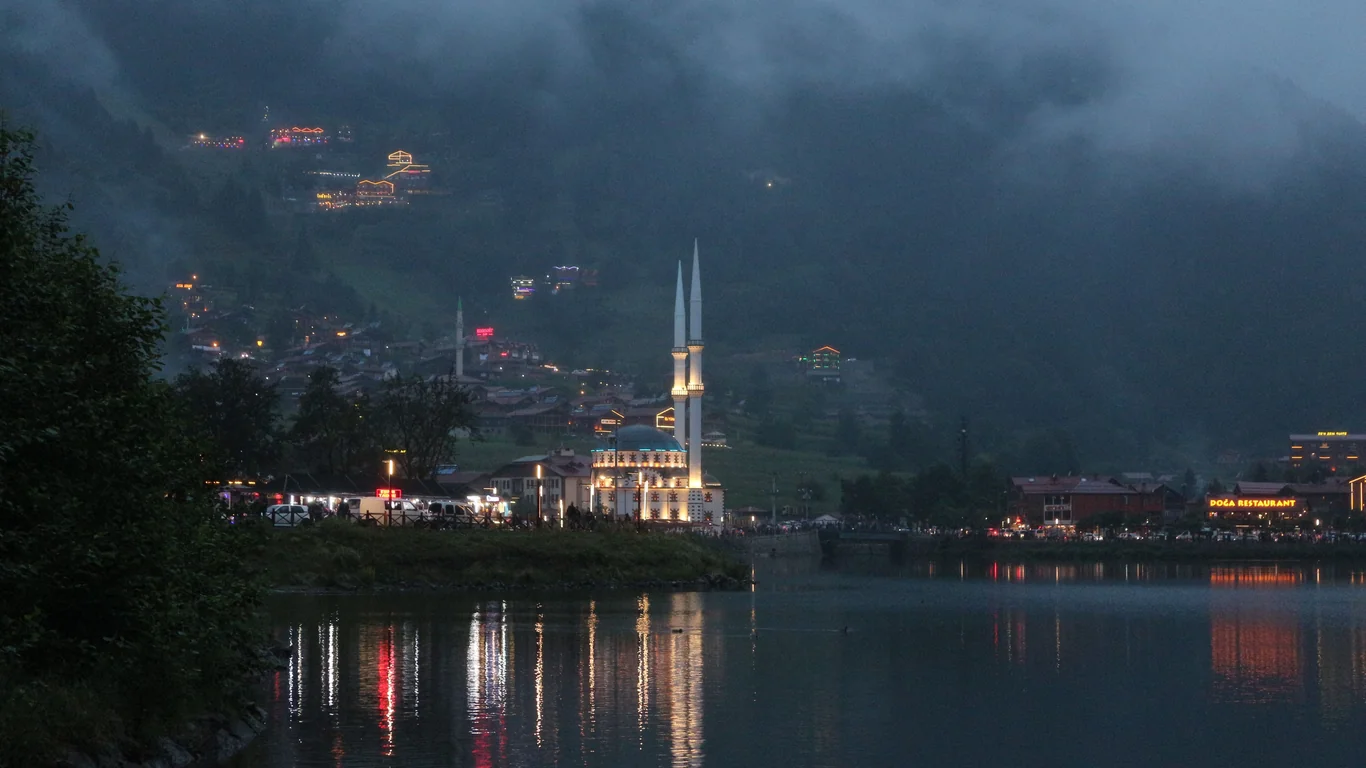 Uzungöl: Nasıl Gidilir, Ziyaret Rehberi ve Pratik Bilgiler – 6 Uzungöl: Nasıl Gidilir, Ziyaret Rehberi ve Pratik Bilgiler – 6