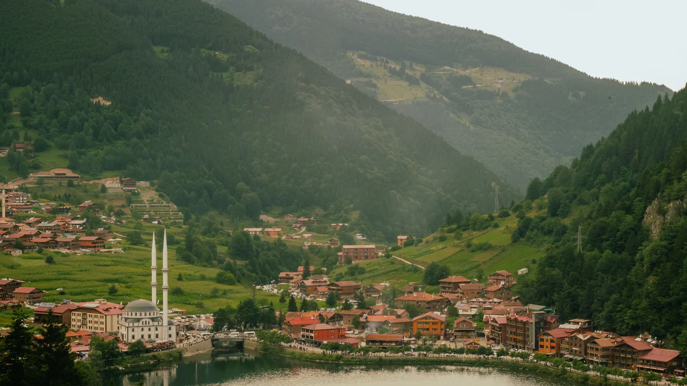 Uzungöl: Nasıl Gidilir, Ziyaret Rehberi ve Pratik Bilgiler – 7 Uzungöl: Nasıl Gidilir, Ziyaret Rehberi ve Pratik Bilgiler – 7